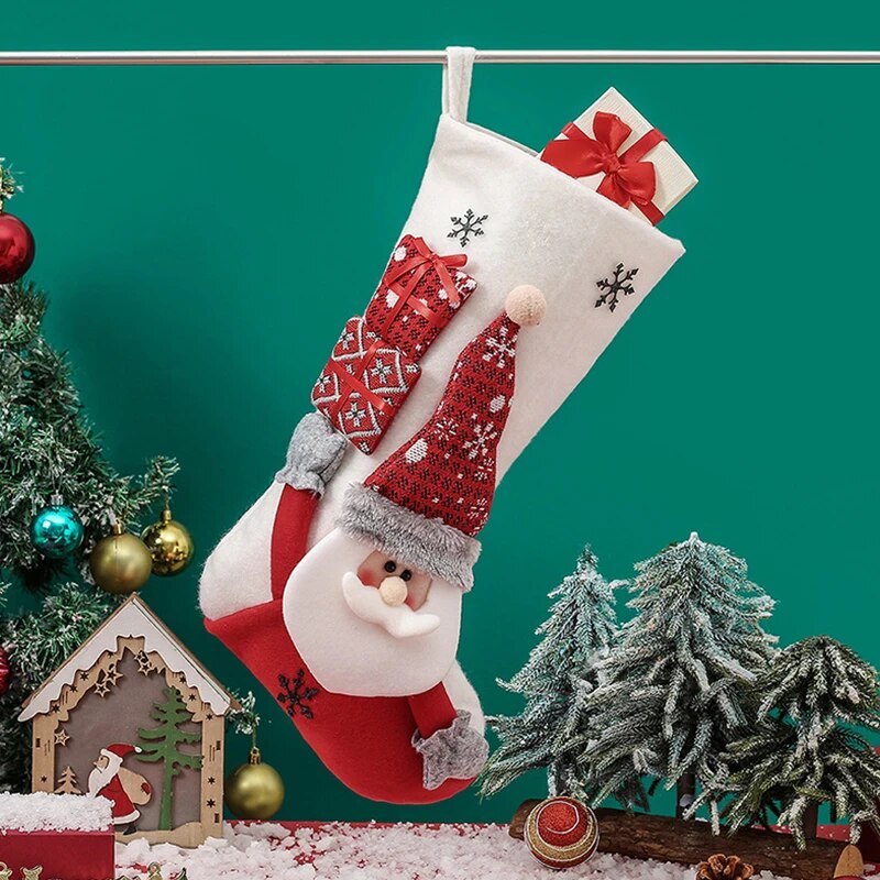 Botte de Noël pour chat avec friandises et jouet surprise WOUAPY 133g Botte de Noël pour chat avec friandises et jouet surprise WOUAPY 133g